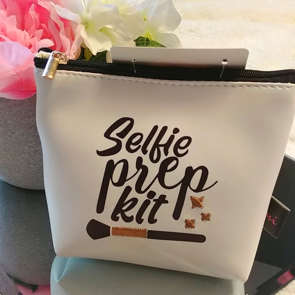🎉2/$16 NWT Lori Mini Selfie Prep Kit Makeup Bag